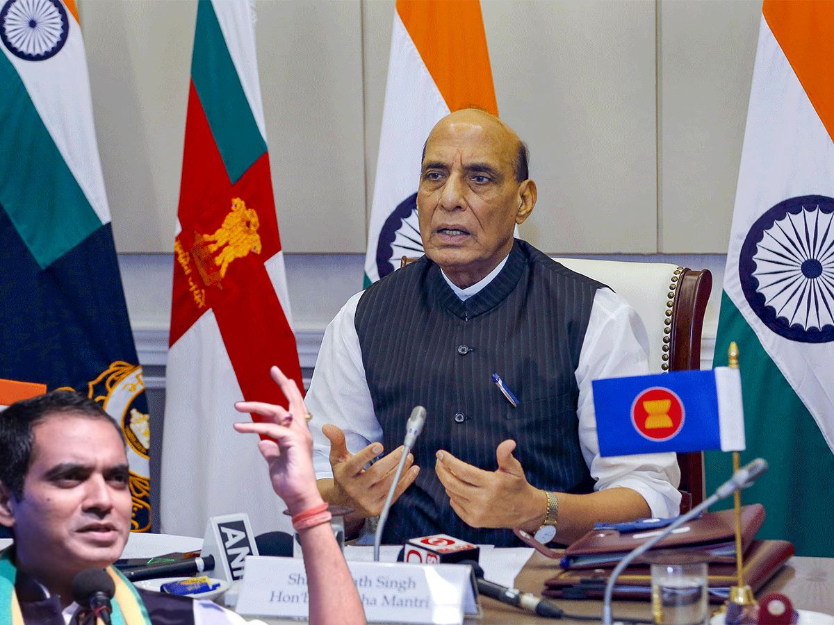 'नो टिकट फॉर राजनाथ सिंह लाइकली इन आगामी चुनाव', 'पुत्र के खातिर' सक्रिय राजनीति को नमस्कार कर सकते हैं? गर्म होती हवाएं तो कुछ ऐसी ही कह रही है 