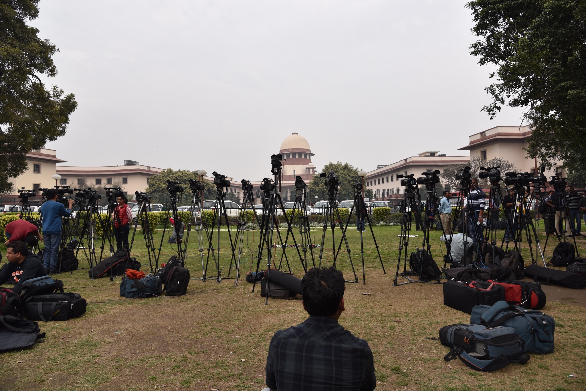 चुनावी बॉन्ड प्रकरण:  चर्चाएं हो रही है 2017-2024 अवधि वाले भारतीय स्टेट बैंक के तीन अध्यक्षों सहित भारत के चुनाव आयुक्तगण भी कहीं नापे न जाये संविधान पीठ द्वारा  