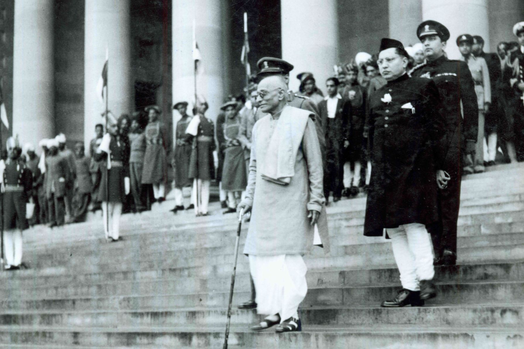 "जब तक हम काम करते रहेंगे, मैं आपको भरोसा दिलाता हूँ कि कोई आर्थिक आपदा हम पर नहीं आ सकती": राजगोपालाचारी