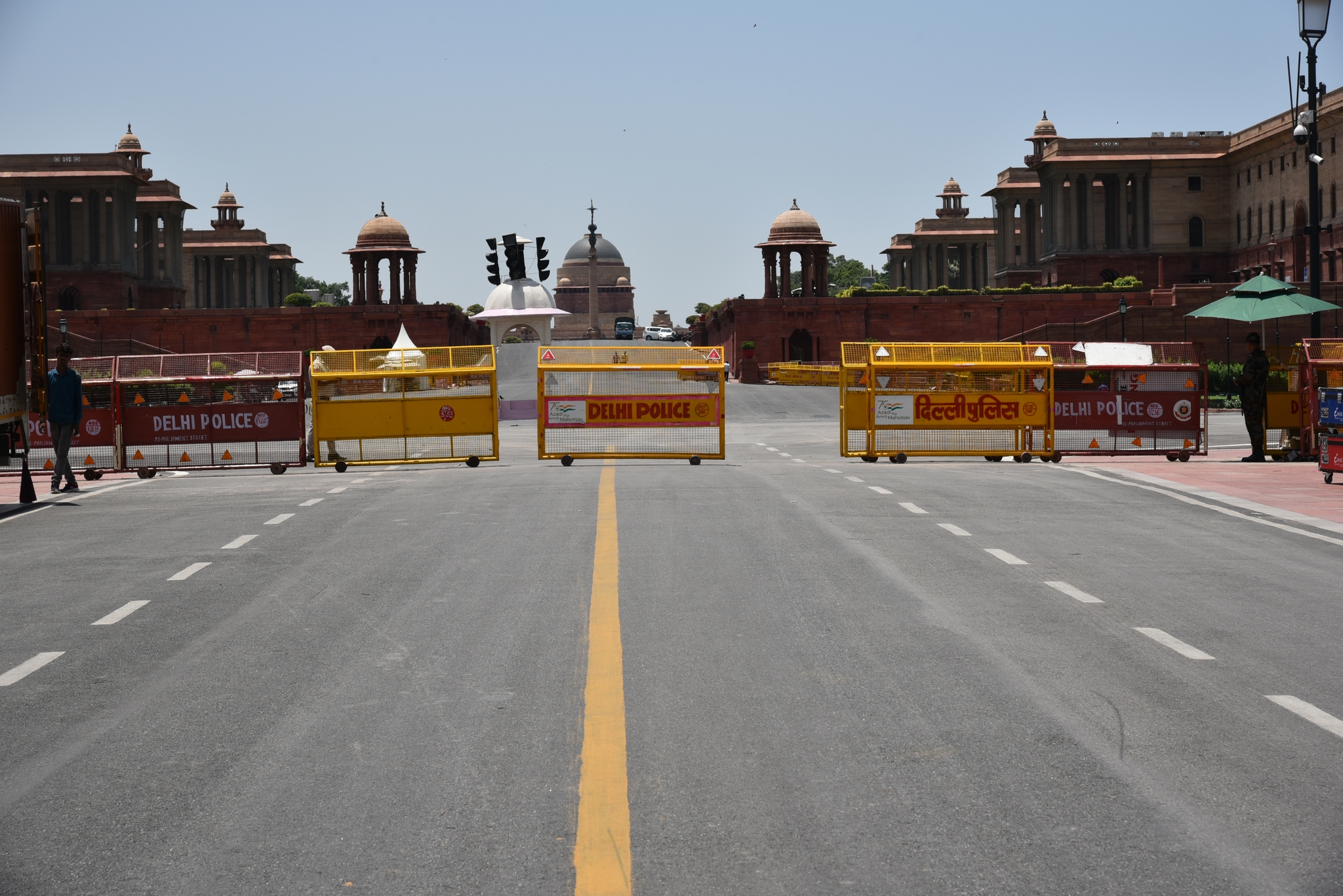 इण्डिया गेट-राष्ट्रपति भवन अंग्रेज बनाये, दोनों के बीच 3 किमी सड़क का नाम 'किंग्सवे' से 'राजपथ' और फिर 'कर्तव्य पथ' हम किये - कर्तव्य बोध हुआ क्या ?