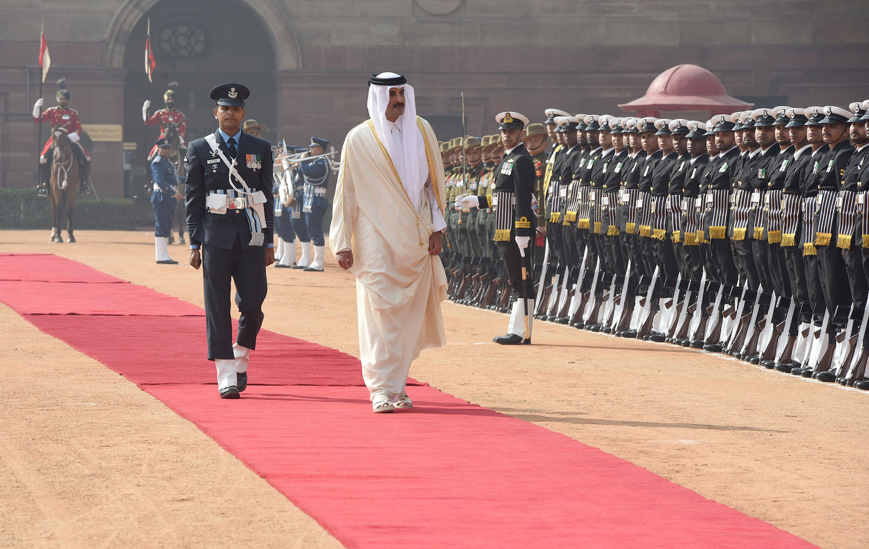कतर के अमीर तमीम बिन हमद अल थानी ​को 'सैनिक सलामी', भारत और कतर के बीच मित्रता, विश्वास​, आपसी सम्मान​ और व्यापार बने रहेंगे