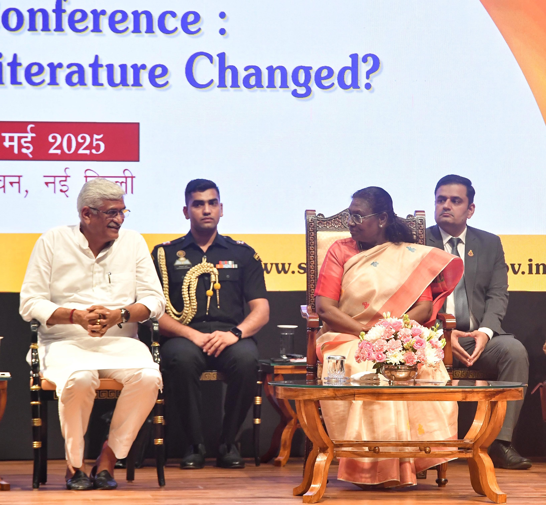 सरकारी कार्यक्रम से अगर भाषा और साहित्य का विकास हो पाता तो आज हिंदी बिलखती नहीं  