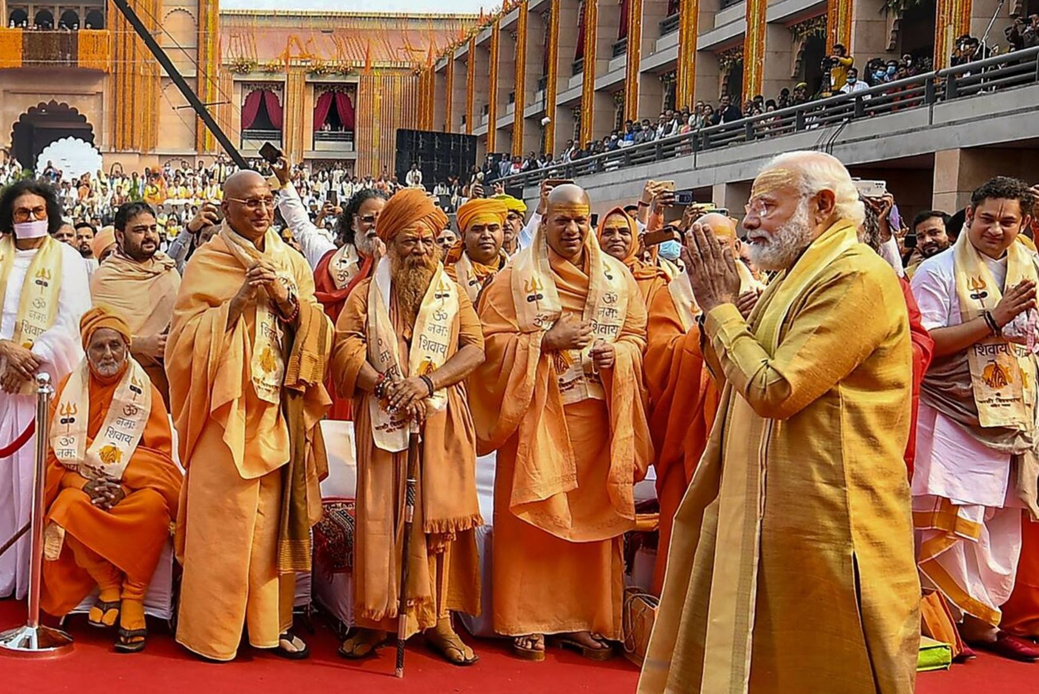 वैश्विक स्तर पर 'अपनी पहचान' बनाये रखने के लिए हमें अपनी 'संस्कृति, सभ्यता और मूल्यों' को 'जीवित' रखना  होगा 